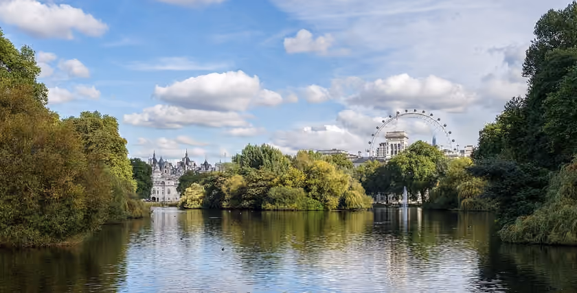 St James’s Park lake viewed from the Blue Bridge
