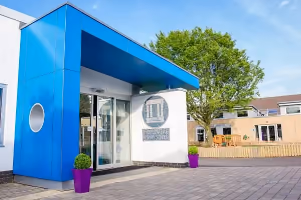 Entrance to Rhodes Avenue Primary School